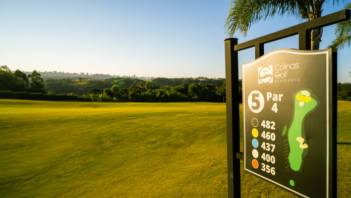 Placas de comunicação do campo de golf.
